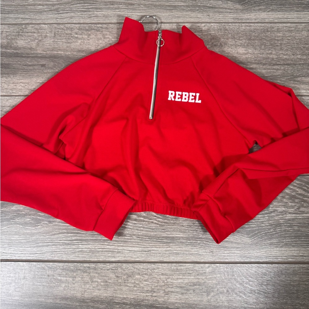 Cropped pullover shirt